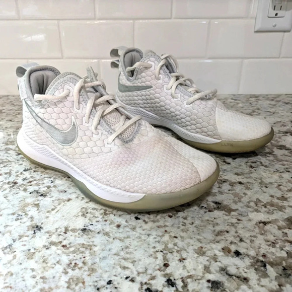 Nike LeBron Witness 3 Shoes in White Chrome size 8 Athletic Basketball Active - Picture 8 of 10